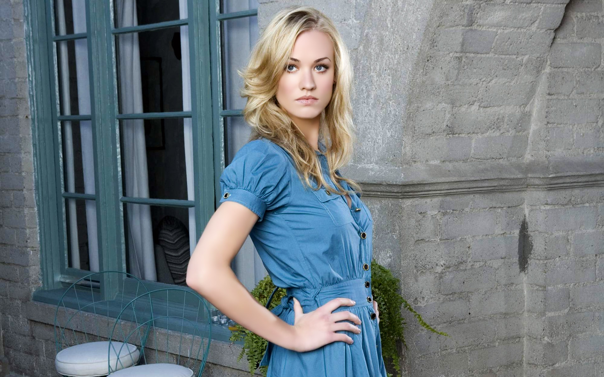 Картинки Yvonne strahovski, блондинка, платье, фото и обои на рабочий стол