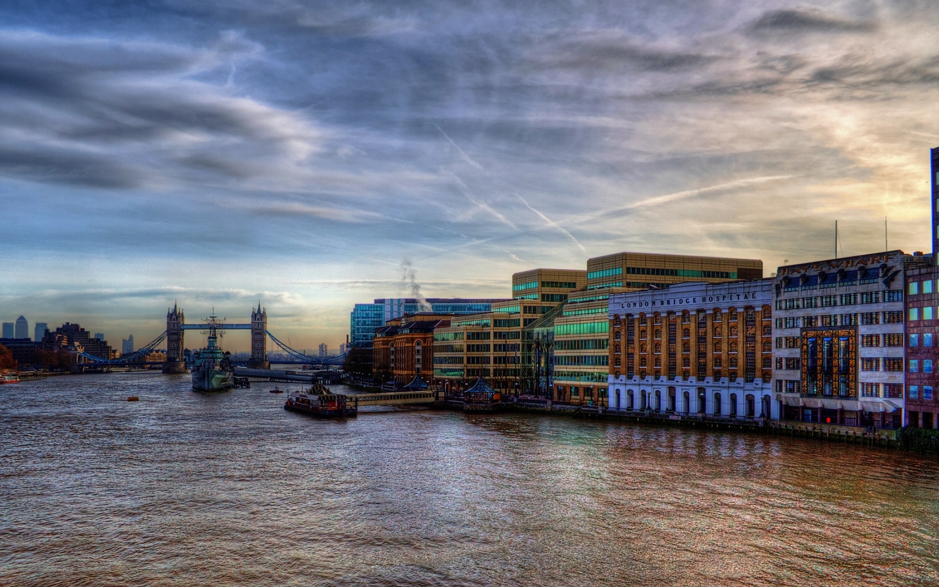 Картинки Лондон, Темза, корабли, здания, вечер фото и обои на рабочий стол