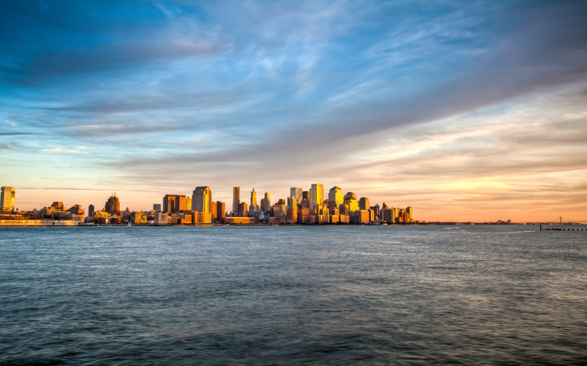 Картинки Нью - Йорк, Манхэттен, остров, море, волны, вода, пейзаж, вид, обзор, небо, вечер, закат, облако фото и обои на рабочий стол