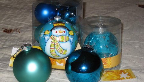 Рождественские игрушки, шары, снеговик, упаковка