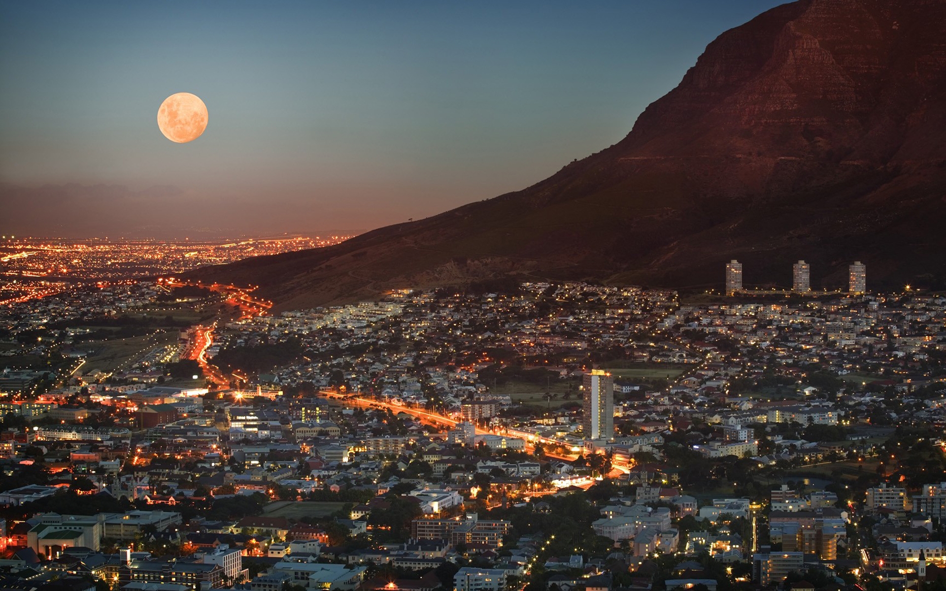 Картинки Южная африка, город мыса, мегаполис, небоскребы, дома, свет, свет, сумерки, небо, луна, гора, вид, возвышение фото и обои на рабочий стол