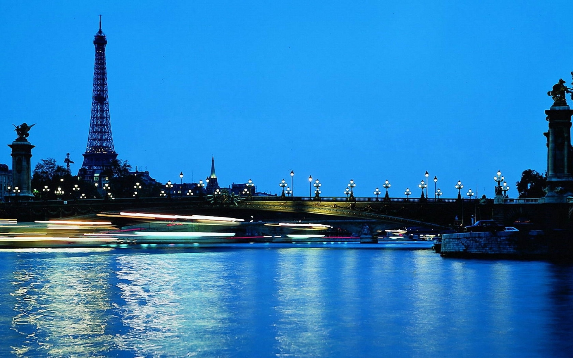 Картинки Париж, Франция, Эйфелева башня, мост, вода, голубое небо, вечер, огни, ночной город фото и обои на рабочий стол