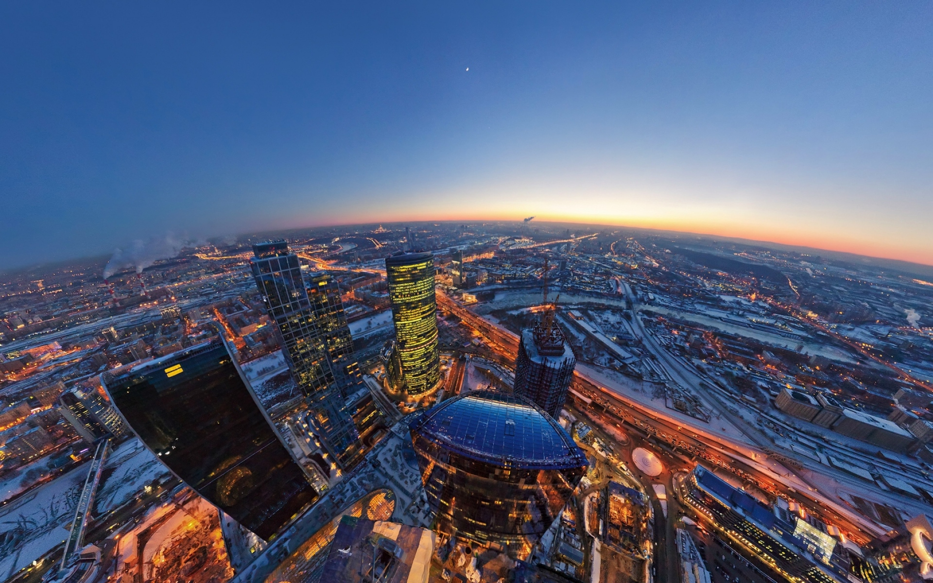 Картинки Город, вечер, огни, луна, горизонт фото и обои на рабочий стол