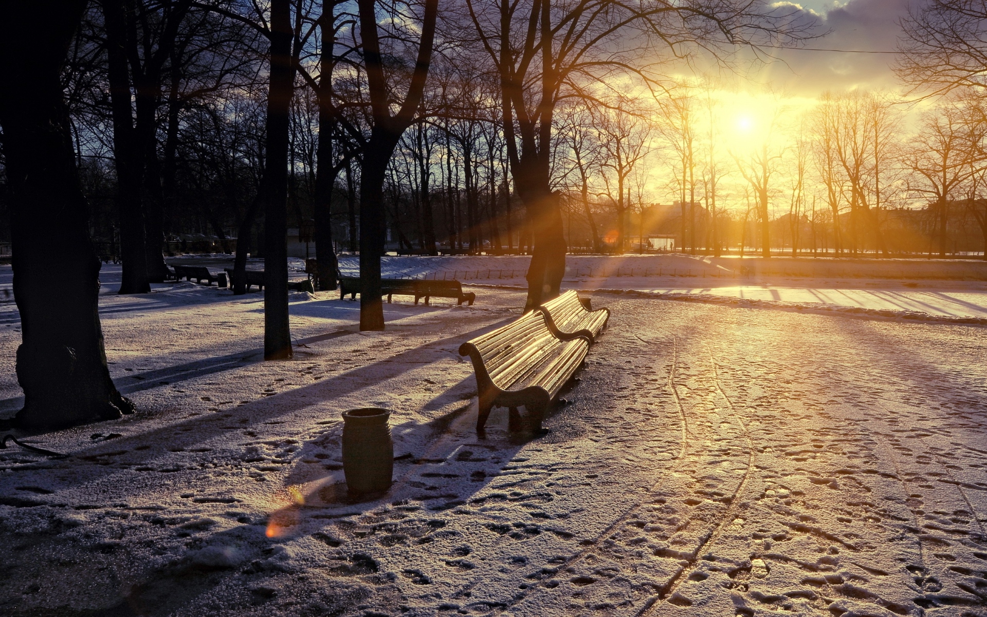Картинки Зима, парк, закат, скамейка, снег, солнце фото и обои на рабочий стол