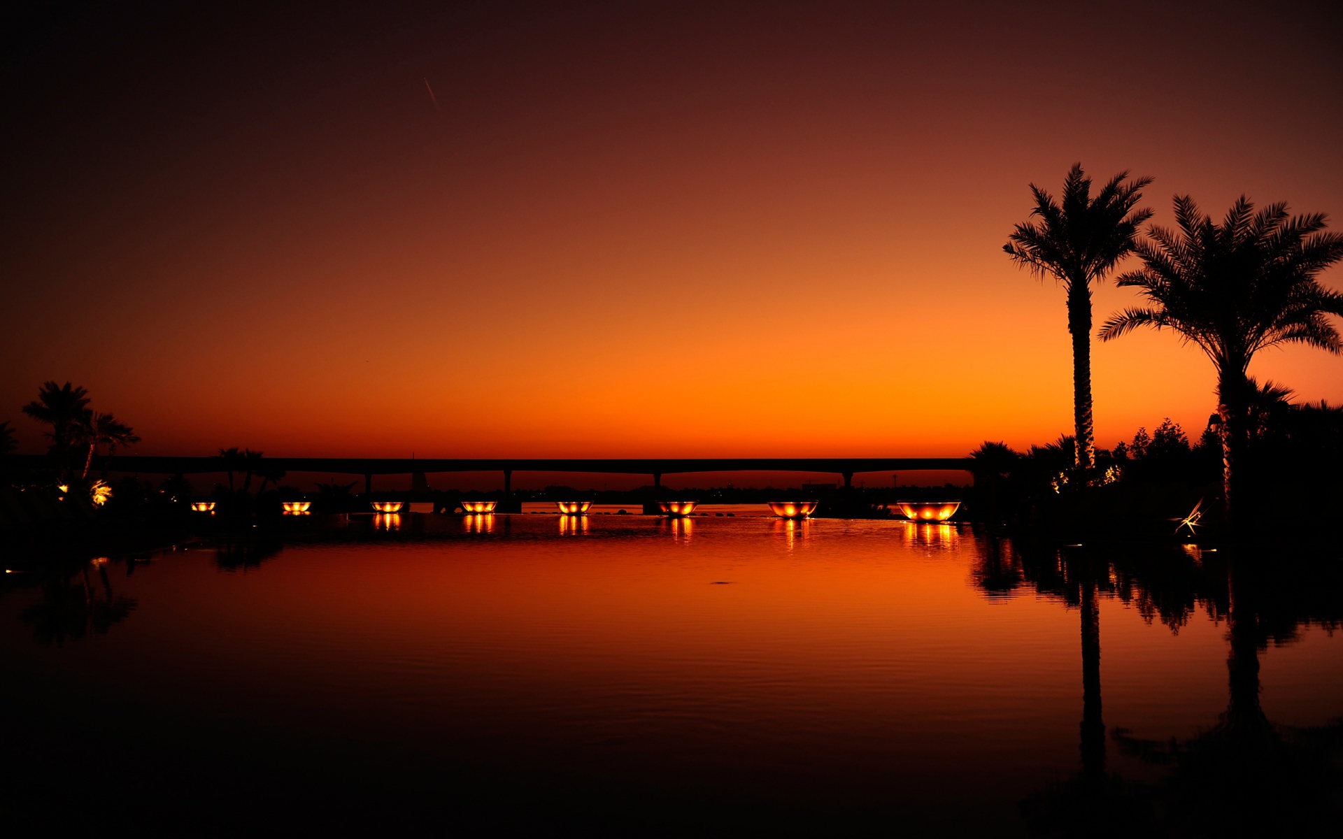 Картинки Дубай, ночь, вечер, закат, оранжевый, черный, пальмы, вода, свет, отражение фото и обои на рабочий стол