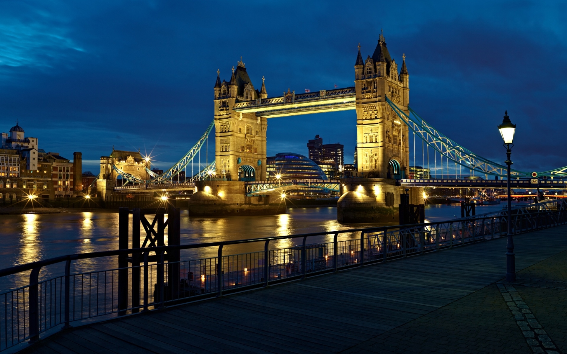 Картинки Лондон, Англия, город, ночь, огни, река, thames, uk, мост башни, фонарь фото и обои на рабочий стол