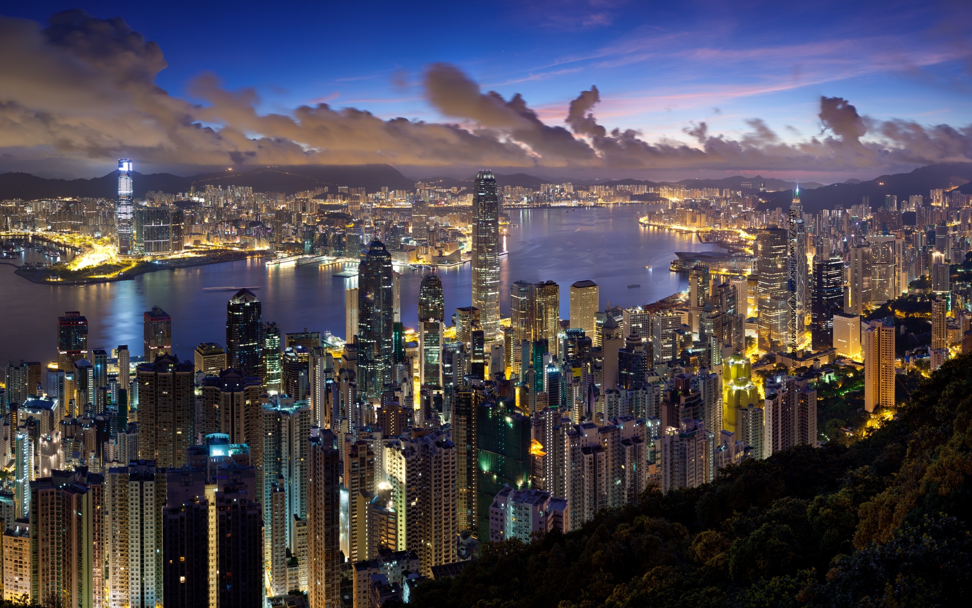 Картинки Город, hong kong, ночь, облака, огни фото и обои на рабочий стол