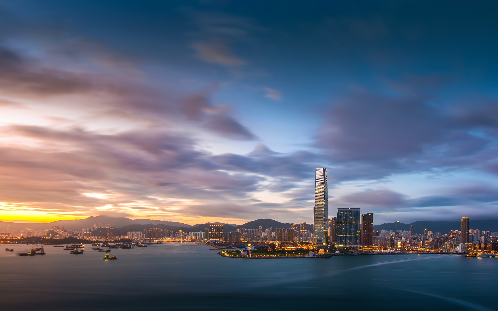 Картинки Hong kong, вечер, закат, небо, облака, залив, пожары в здании, порт, мегаполис фото и обои на рабочий стол