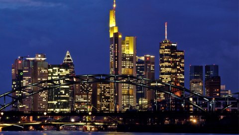 Германия, Франкфурт-на-Майне, вечер, метрополис, небоскребы, фары, мост, река