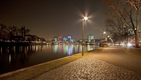 Город, ночь, река, свет