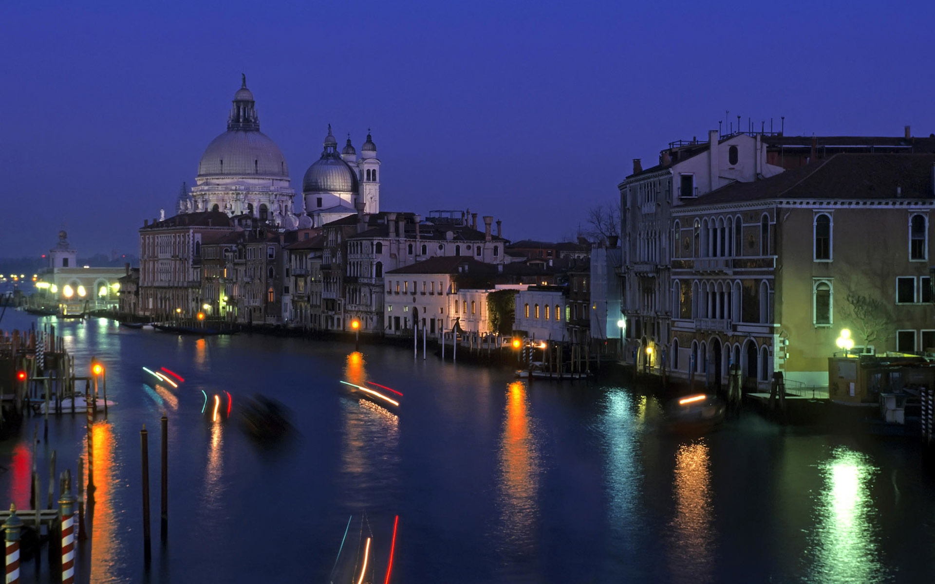 Картинки Город, венеция, город на воде, италия, свет, яркий, свет, ночь, ночь город, вода, освещение, дом, здание, строительство, архитектура, купол фото и обои на рабочий стол
