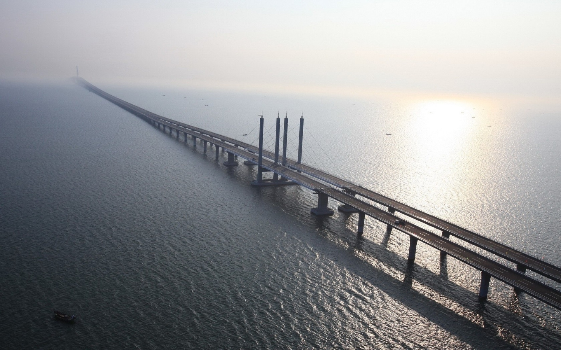 Картинки Китай, провинция Шаньдун,Цзяочжоувань, Qingdao, Qingdao мост, самый длинный мост, река, вода, рябь, пейзаж, небо, отражение, солнце фото и обои на рабочий стол