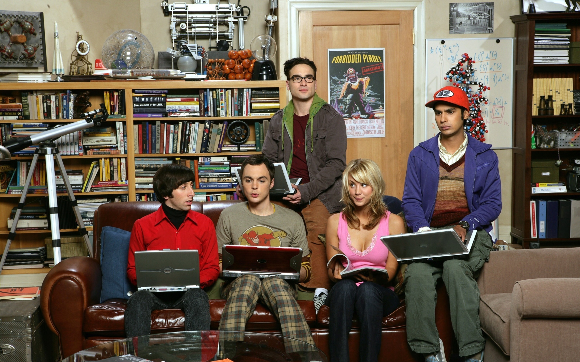 Картинки Теория большого взрыва, леонарда, sheldon, howard, raj, penny, ноутбуки, комната, диван, игра фото и обои на рабочий стол