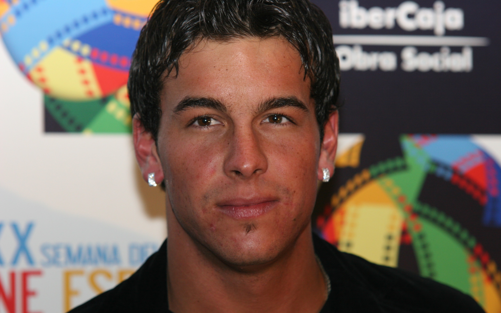 Картинки Mario casas, лицо, глаза, знаменитость, серьги фото и обои на рабочий стол