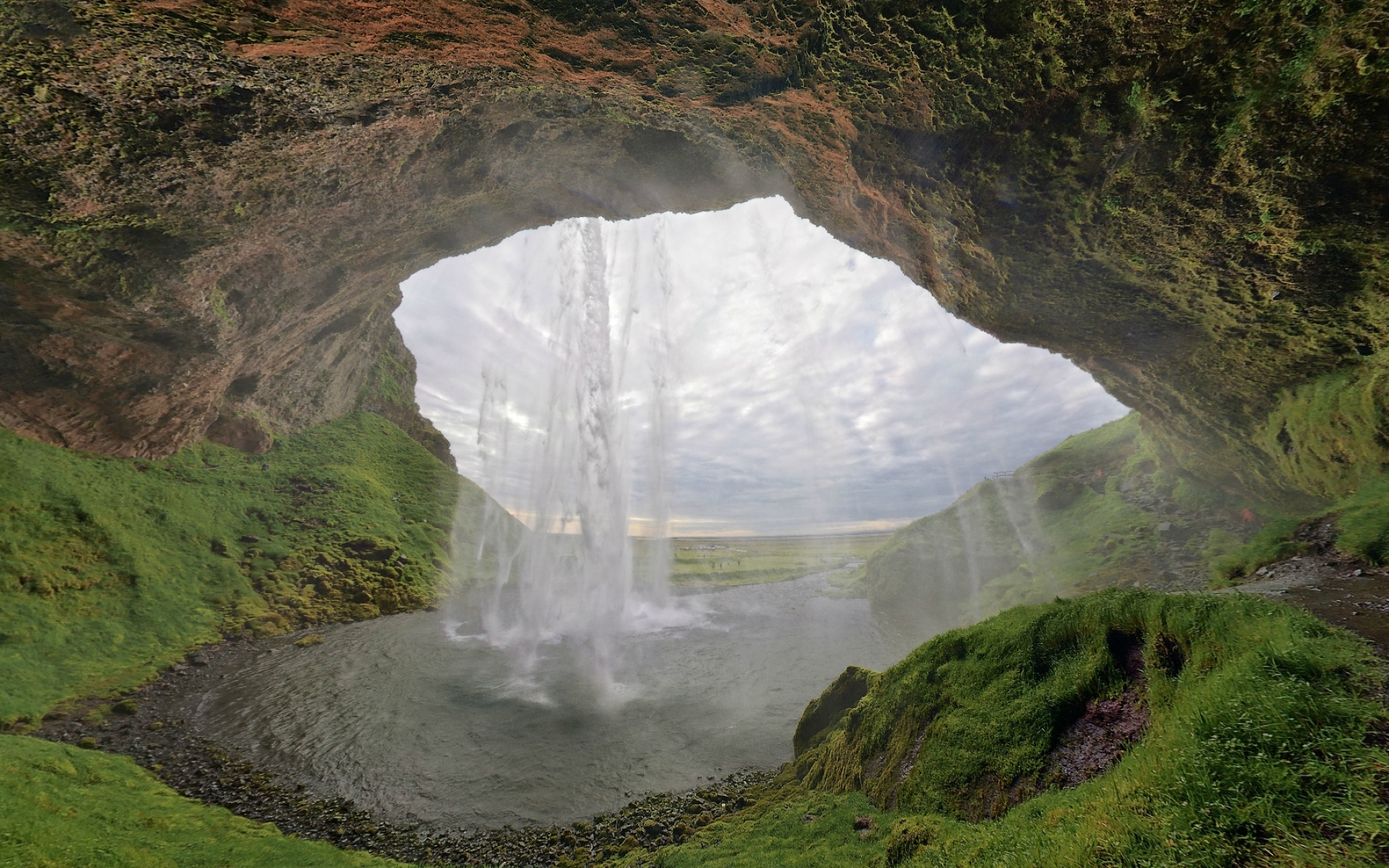 Сама природа поставила ее здесь для украшения. Сельяландсфосс Исландия. Водопад Сельяландсфосс. Шакуранский водопад. Кутхины баты Камчатка.