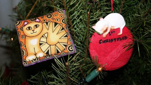 Рождественская елка, мяч, игла, кошка, игрушки, гирлянда