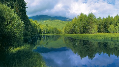 Река, гладкая поверхность, деревья, холмы, вода