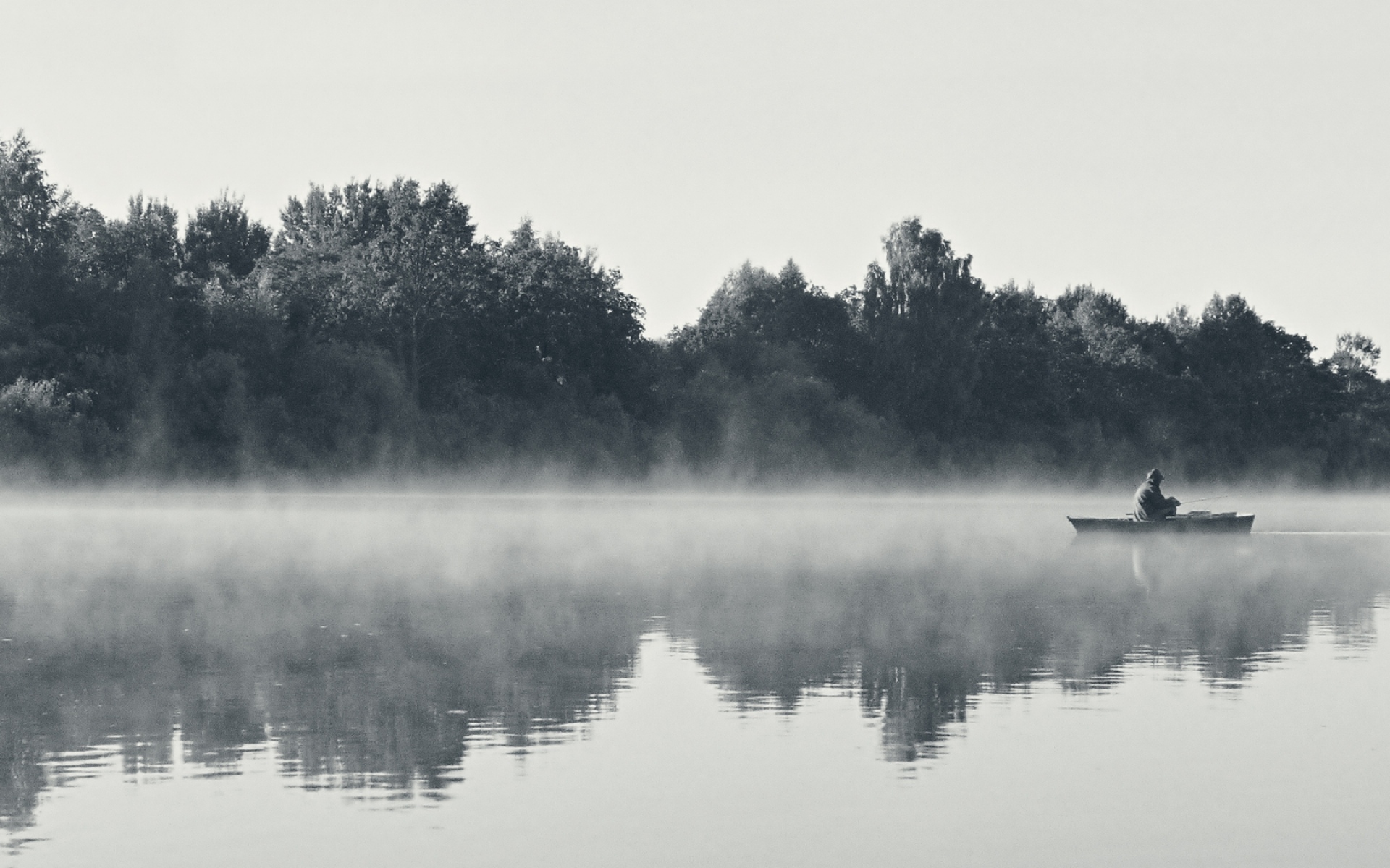 Картинки Рыбак, туман, утро, река, черно-белый фото и обои на рабочий стол