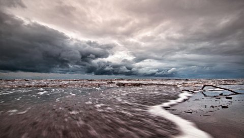 Море, волна, пена, небо, облака, облачно, мрачно, фрагменты, коряги