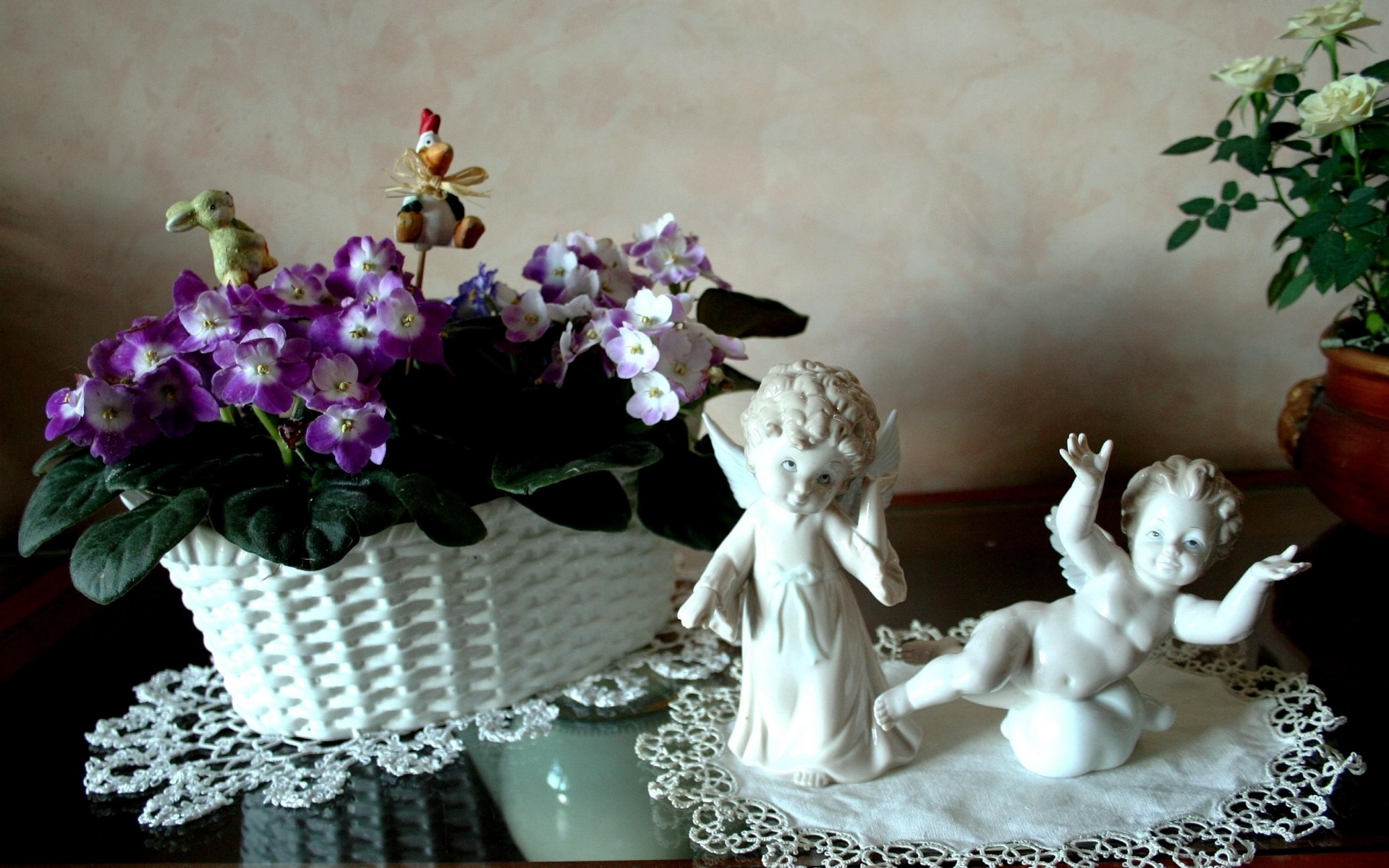 Картинки Фиалки, корзина, салфетки, ангелы, милые фото и обои на рабочий стол