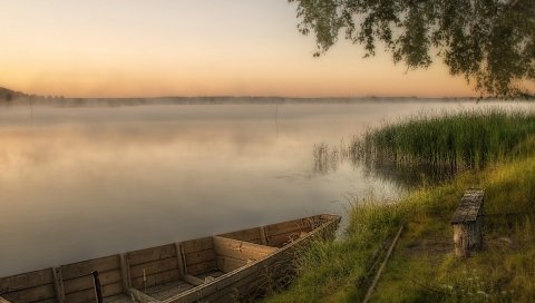 Лодка, берег, причал, скамейка, трава, туман, вечер