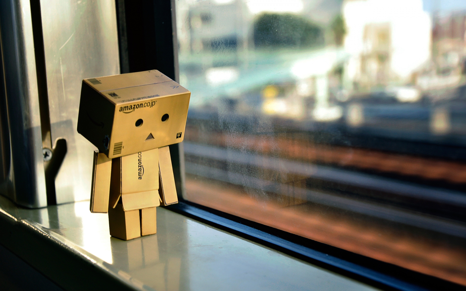 Картинки danboard, подоконник, стенд, картон робот фото и обои на рабочий стол