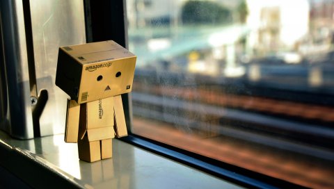 danboard, подоконник, стенд, картон робот