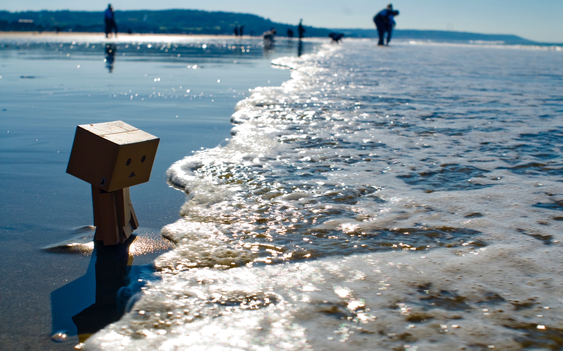 Картинки danboard, берег, пляж, картонный робот фото и обои на рабочий стол