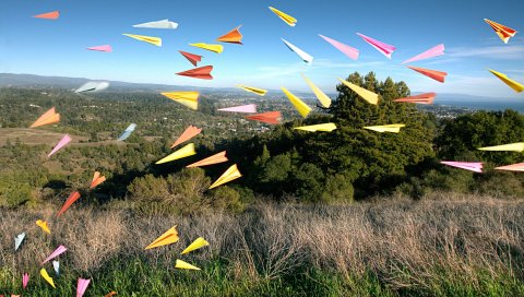 Бумажные самолеты, оригами, трава, полет, много