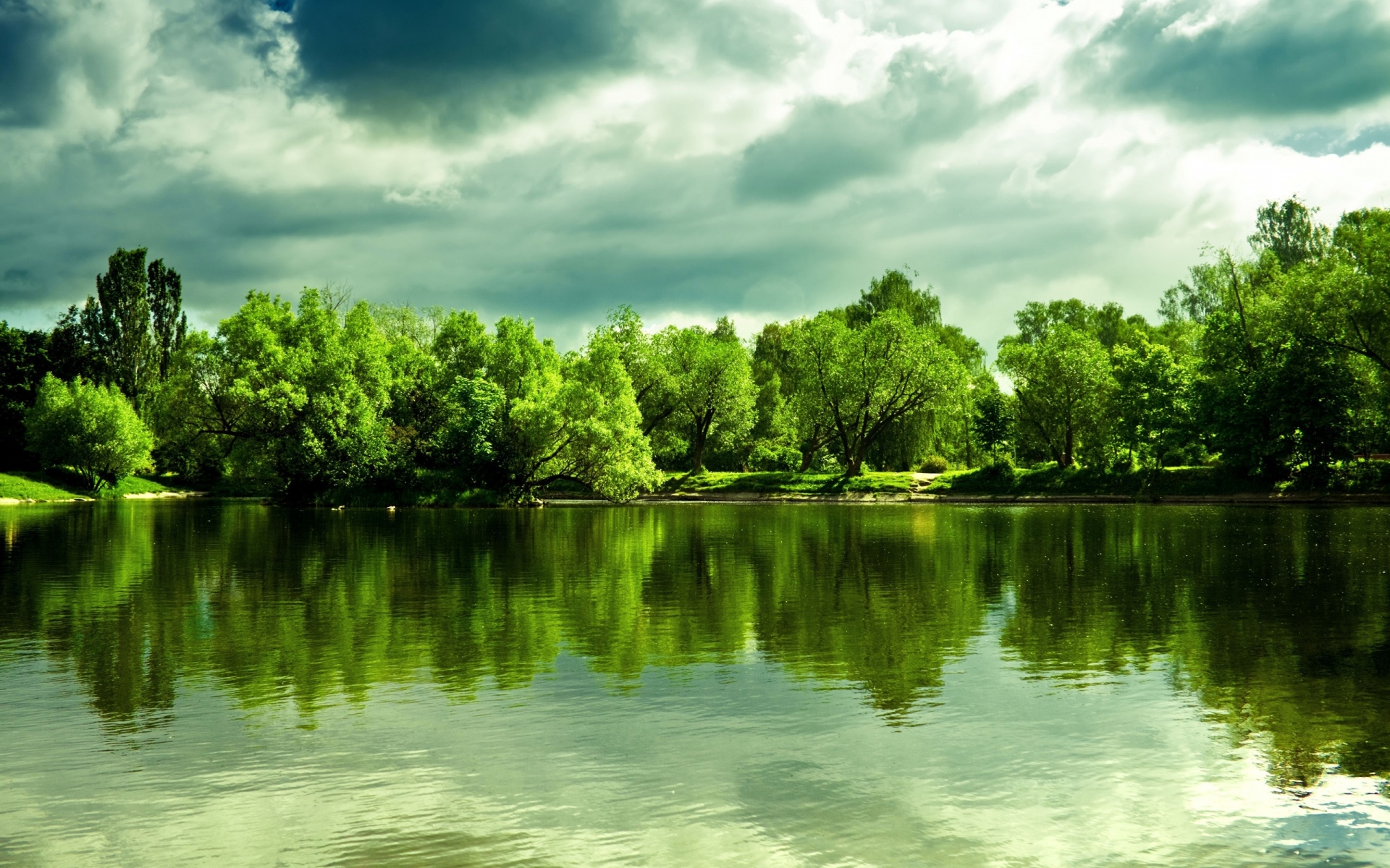 Картинки Озеро, деревья, берег, лето, облачно, облака, зеленый фото и обои на рабочий стол