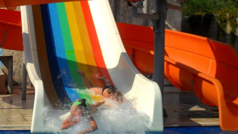 Слайды, всплеск, веселье