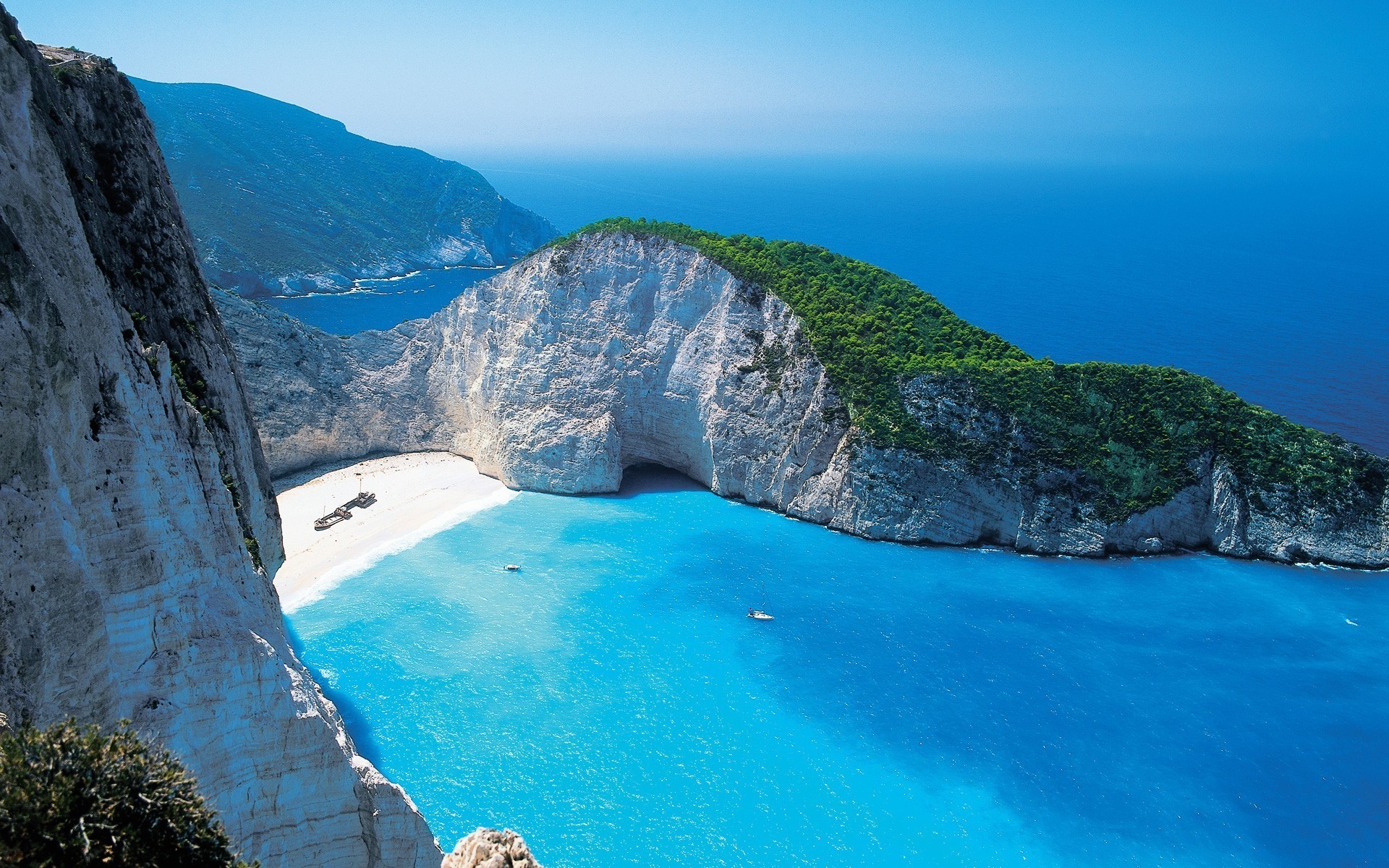 Картинки залив, синяя вода, высота, пляж, корабли, курорт фото и обои на рабочий стол