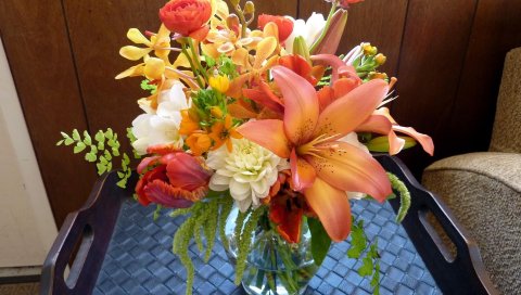 Лилия, ранункулюс, орхидеи, тюльпаны, цветы, букет, ваза, поднос