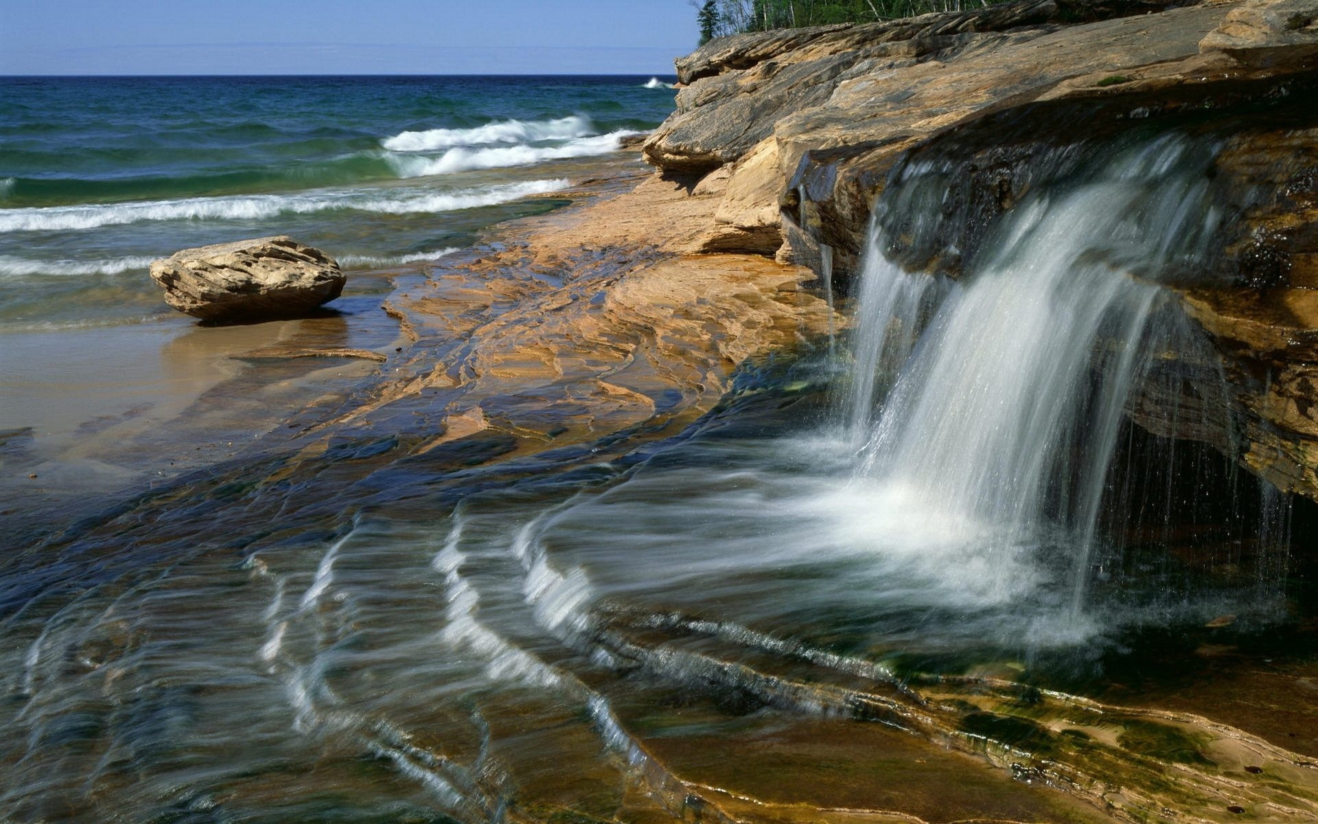 Картинки Водопад, плиты, побережье, море фото и обои на рабочий стол