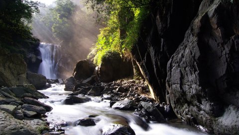 Водопад, источники, солнце, свет, лучи, скалы, растительность, ропот