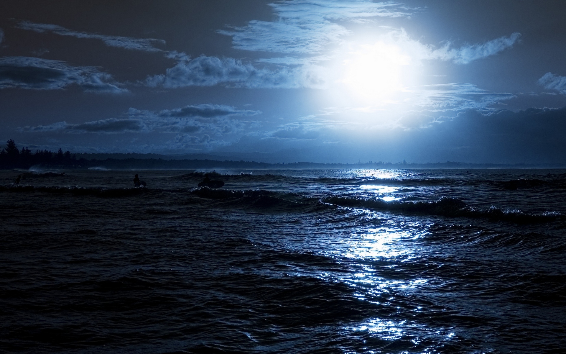 Картинки Луна, ночь, океан, берег, свет, серфер, очертания фото и обои на рабочий стол