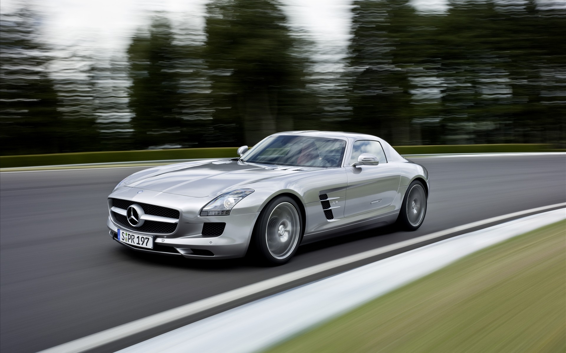 Картинки Mercedes benz, sls, awesome, speed, blur фото и обои на рабочий стол