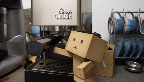 Danboard, картонный робот, кофеварка, кухня, чашки