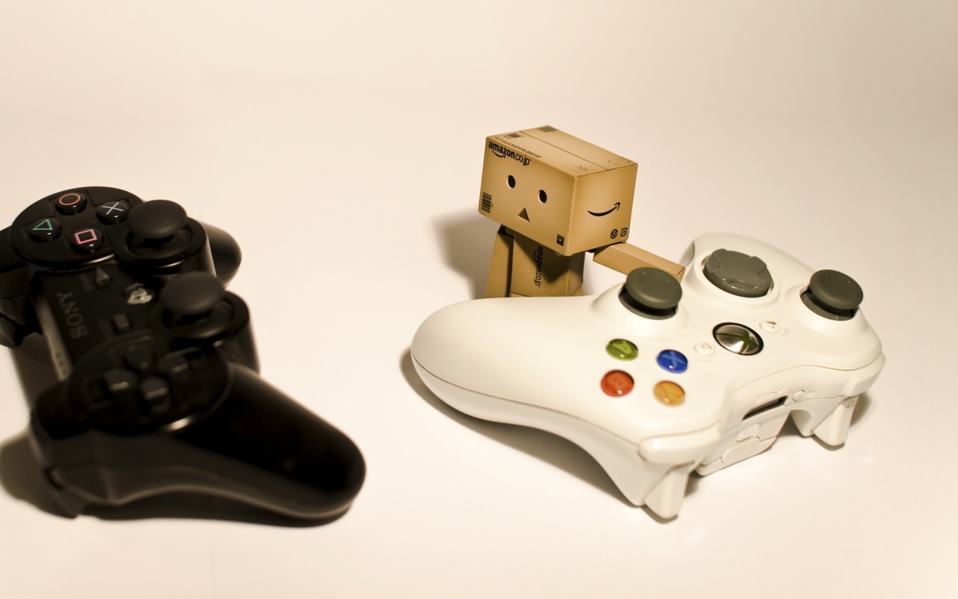 Картинки Danboard, коробки, робот, настроение, джойстик, игра, консоль фото и обои на рабочий стол