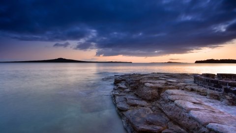 камни, берег, море, небо, кирпичи