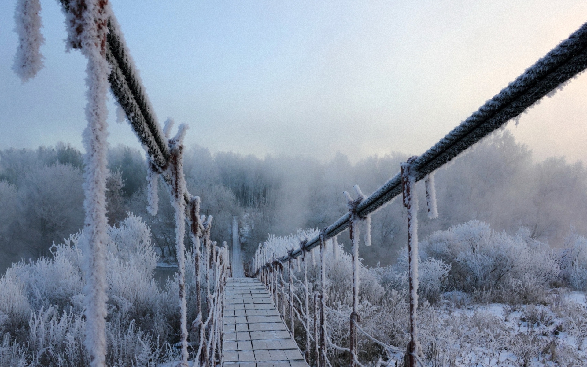 Картинки Мост, иней, подвеска, холод, мороз, зима, высота фото и обои на рабочий стол