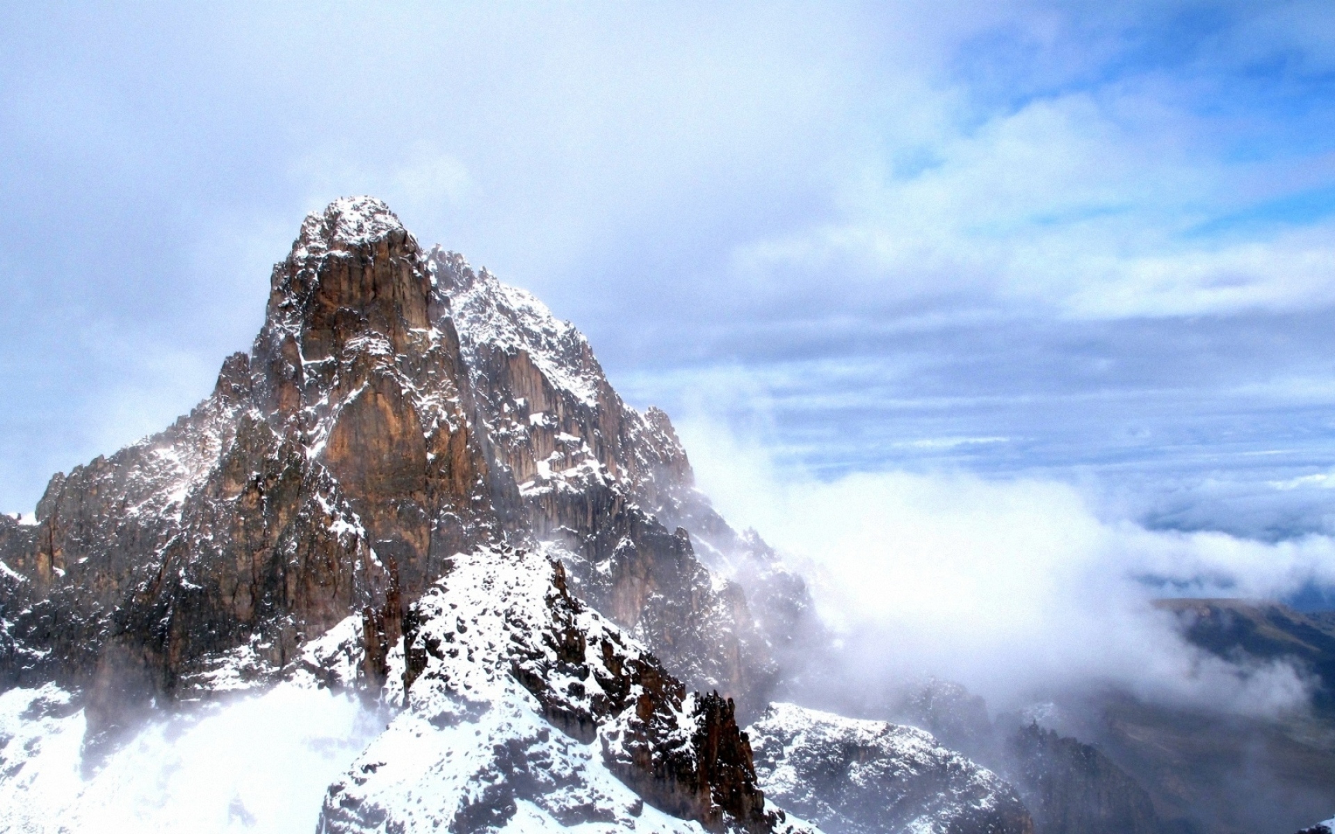 Картинки Гора, пик, небо, туман, спокойствие фото и обои на рабочий стол
