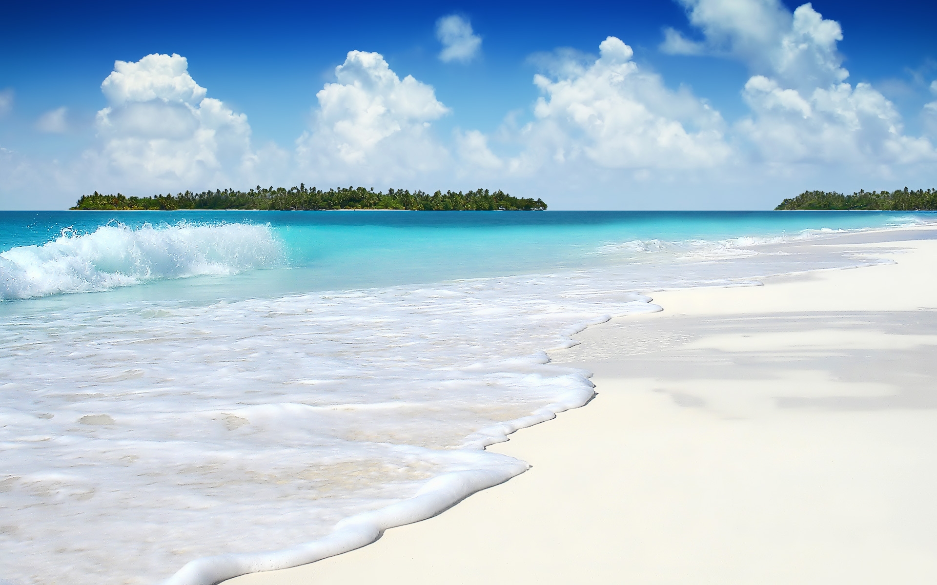 Картинки Волна, океан, острова, пальмы, побережье, пена, голубая вода, спокойствие фото и обои на рабочий стол