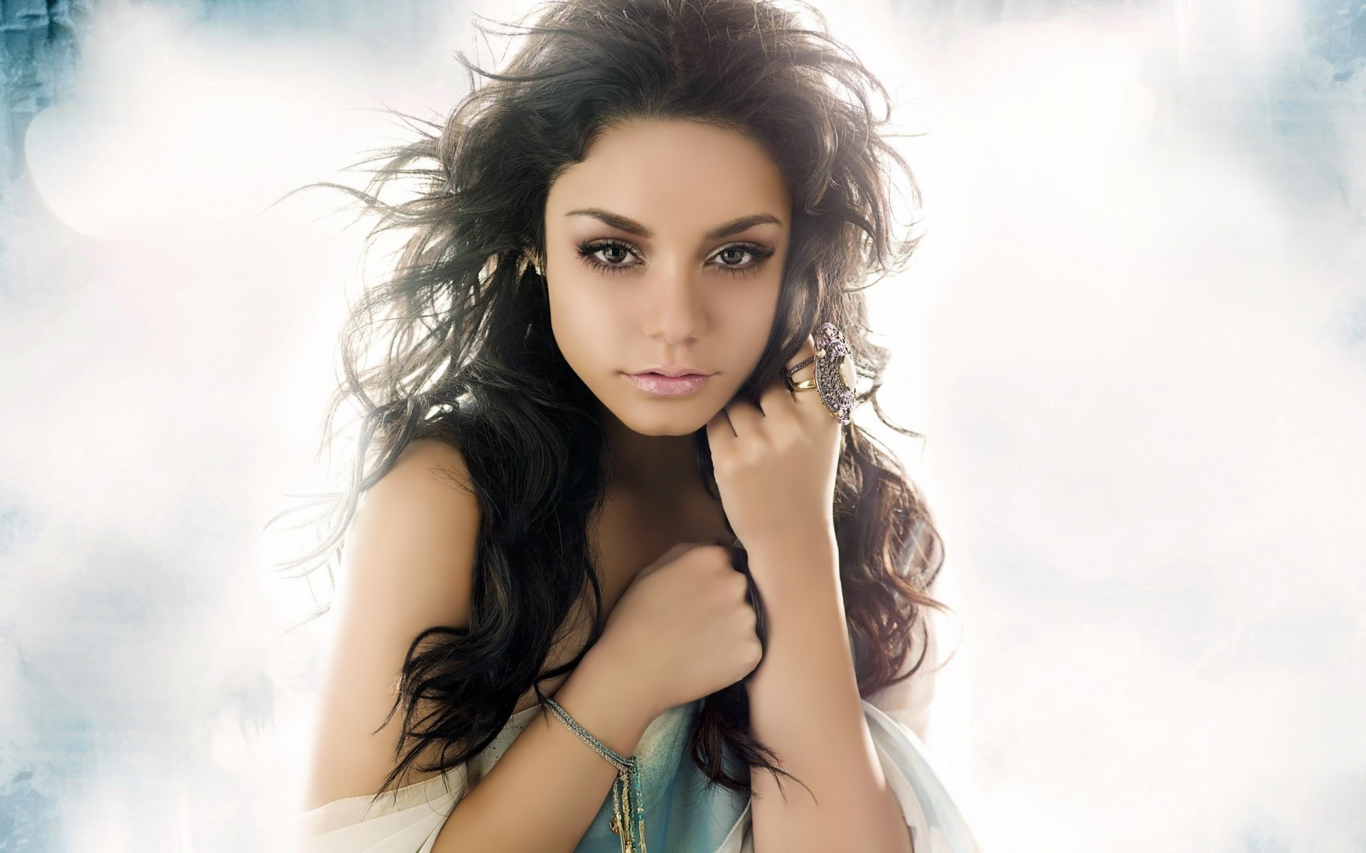 Картинки Vanessa hudgens, брюнетка, взгляд, модель, фотосессия фото и обои на рабочий стол