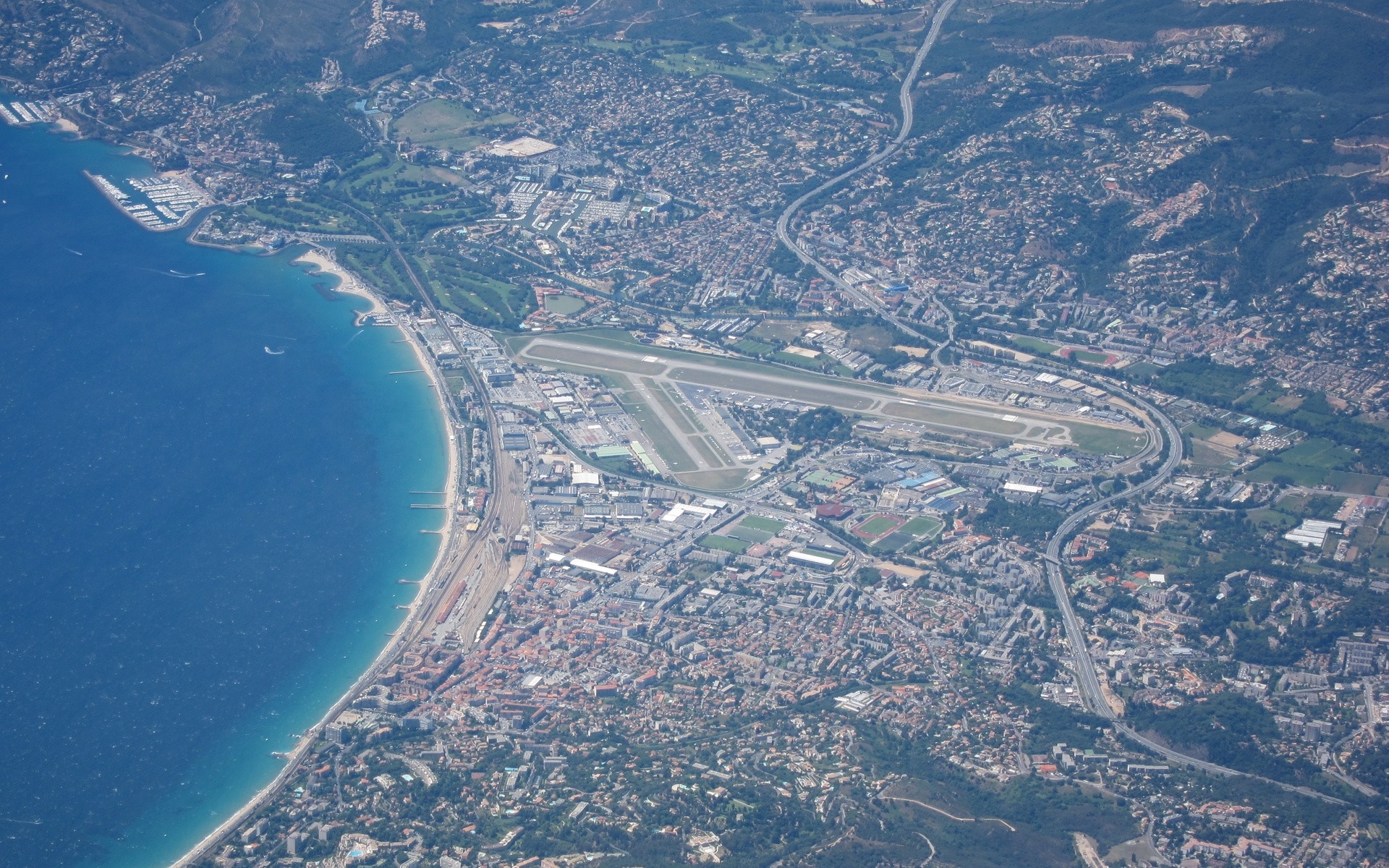 Картинки Cannes, mandelieu, аэропорт, вид сверху, небо фото и обои на рабочий стол
