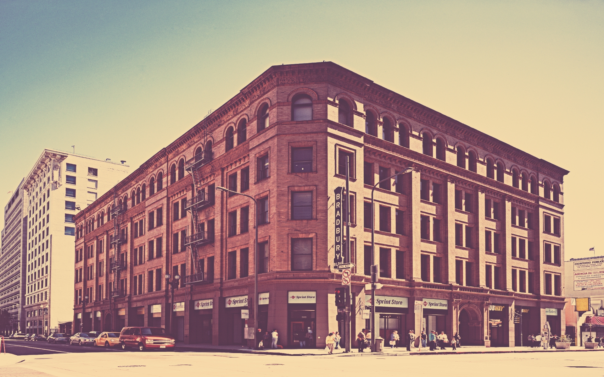 Дей улица. Брэдбери-Билдинг. Eastern Columbia building, Лос-Анджелес, 1930 г.. Bradbury building in los Angeles. Ренессанс дома.