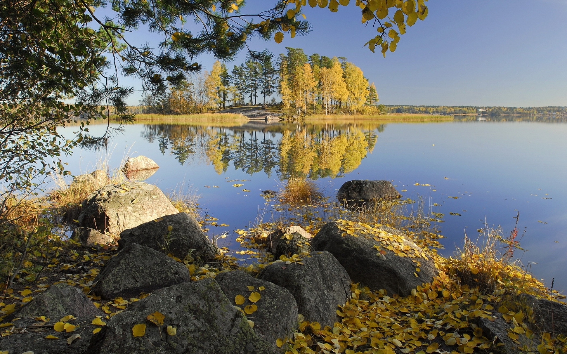 остров месяцем