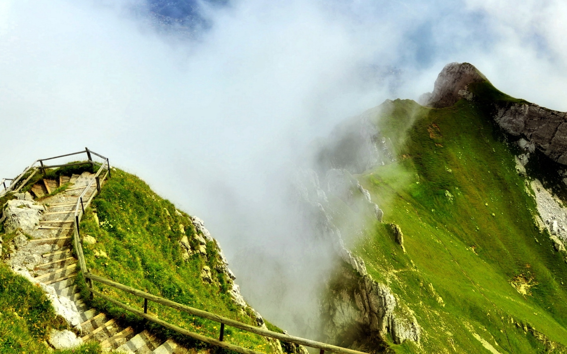 Картинки Горы, высота, ступени, спуск, туман, лестница фото и обои на рабочий стол