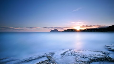 Море, вода гладкая поверхность, закат, солнце