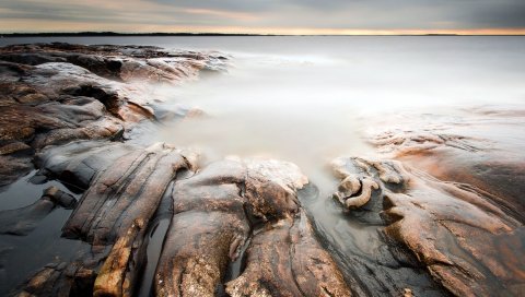 Море, камни, туман, облачно
